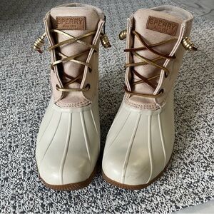 Women’s sperry boots
